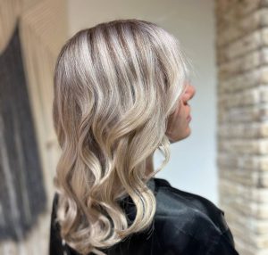 سالن تخصصی رنگ و لایت مهرزاد در خرم آباد