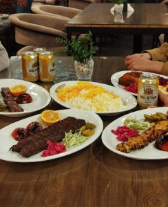 کافه رستوران سنتی ریحون در شهر ری تهران