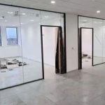 اجرای پارتیشن شیشه‌ای شرکتی در نازی آباد تهران