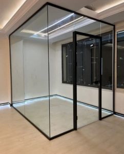 اجرای پارتیشن شیشه‌ای شرکتی در نازی آباد تهران