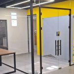 اجرای پارتیشن شیشه‌ای شرکتی در نازی آباد تهران