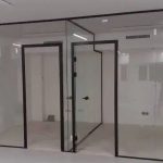 اجرای پارتیشن شیشه‌ای شرکتی در نازی آباد تهران