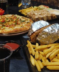 فست فود ماهو فراهانی در قم