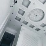 اجرای گچبری ساختمان آریامن در قصر دشت شیراز