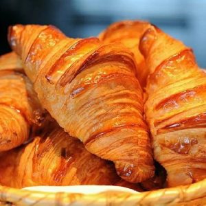 شیرینی سرای ثامن در اقبالیه