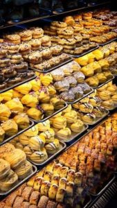 شیرینی سرای ثامن در اقبالیه