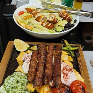 کافه رستوران محبوب در جم