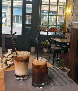 کافه این در اردبیل