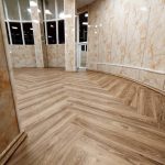 نصاب کفپوش پارکت و چمن مصنوعی الماس خاله در رشت
