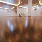 نصاب کفپوش پارکت و چمن مصنوعی الماس خاله در رشت