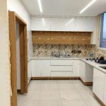 طراحی کابینت و کمد دکور داخلی کرمی در اصفهان