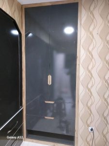 طراحی کابینت و کمد دکور داخلی کرمی در اصفهان