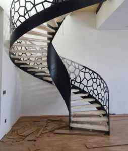 طراحی و اجرا پله گرد نامدار در کرج 