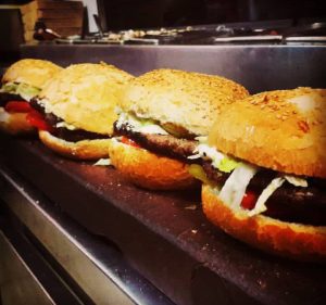 برگر ذغالی امیر در چالوس