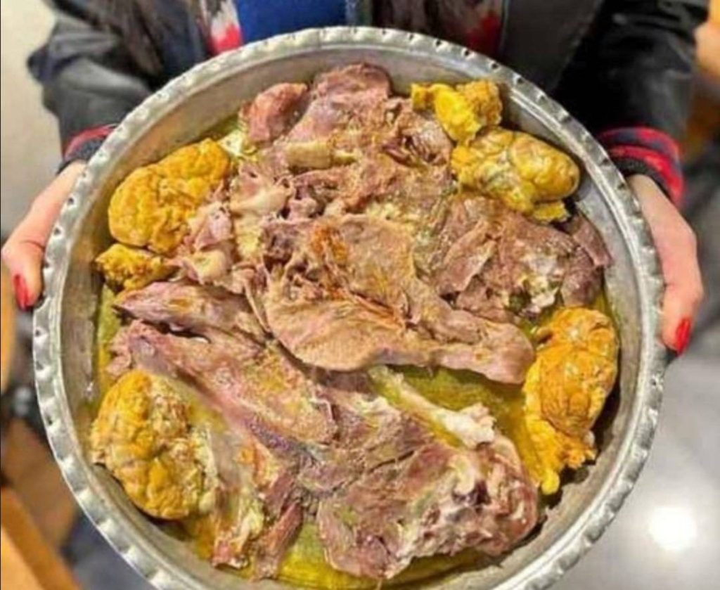 غذا خوری کلپ چینو در بابلسر