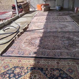 قالیشویی نمونه در شهرک فرهنگیان همدان