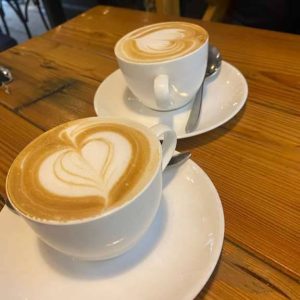 کافه تریا هخامنش در فولادشهر