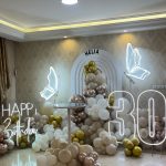 گل آرایی و بادکنک آرایی پارتی در ولنجک تهران