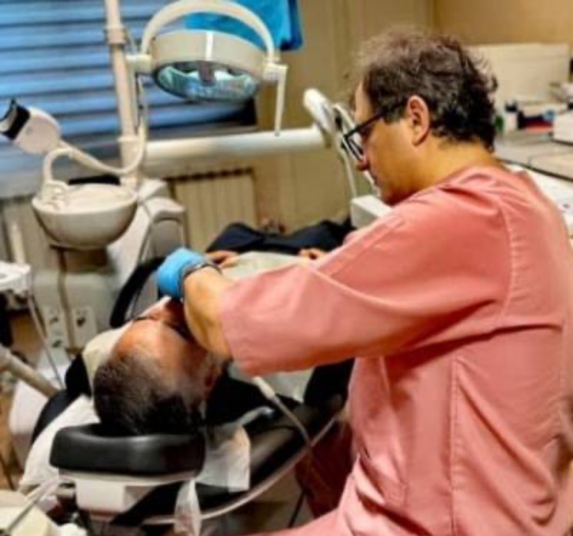مشاهده آگهی مطب دندانپزشکی دکتر بهروز افراشته در رشت در سامانه بهبود مشاغل