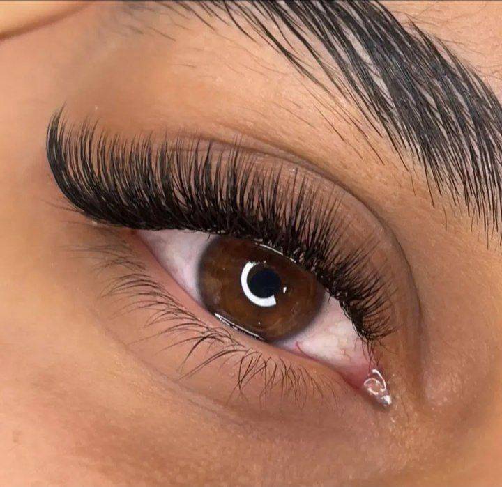 مشاهده آگهی آموزش و خدمات کاشت مژه عالیسار در مشهد در سامانه بهبود مشاغل