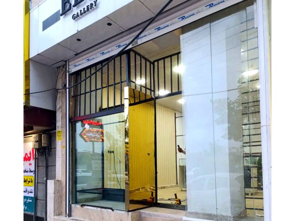 مشاهده اجرا و نصب شیشه سکوریت ایمن جام شرق در گنبد کاووس در سامانه بهبود مشاغل