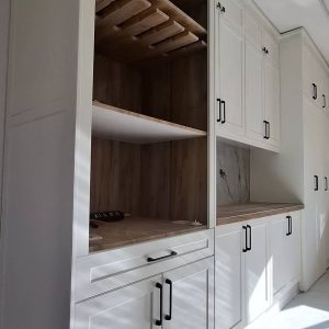 مشاهده طراحی و اجرای کابینت آشپزخانه دکوری نو در کرج در سامانه بهبود مشاغل