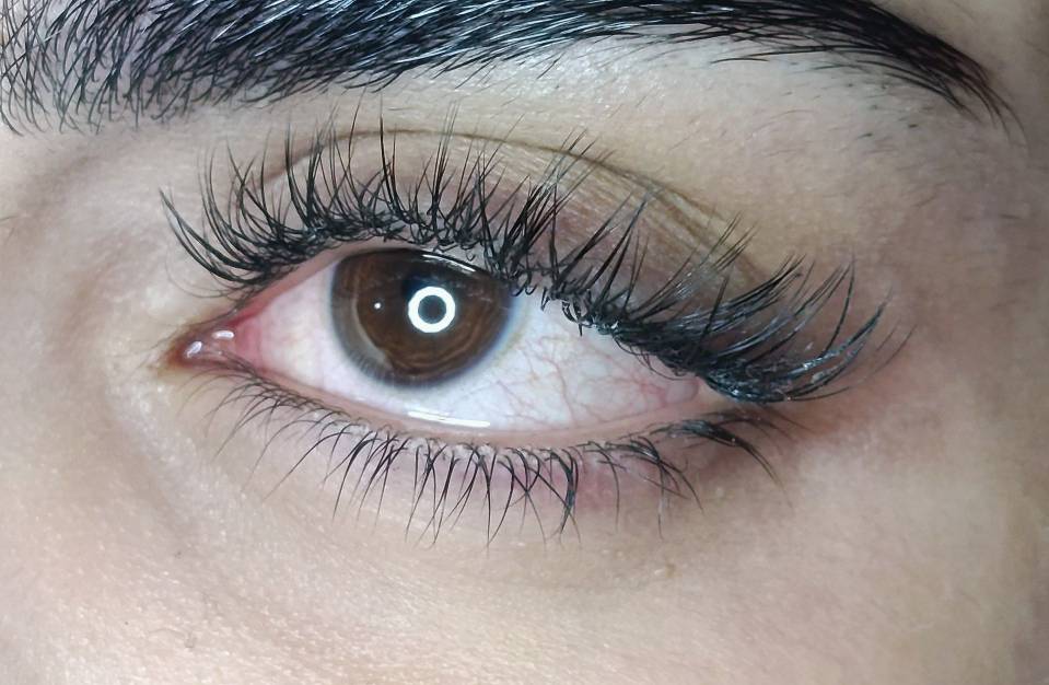 مشاهده خدمات تخصصی اکستنشن مژه خوب رویان در ایلام در سامانه بهبود مشاغل