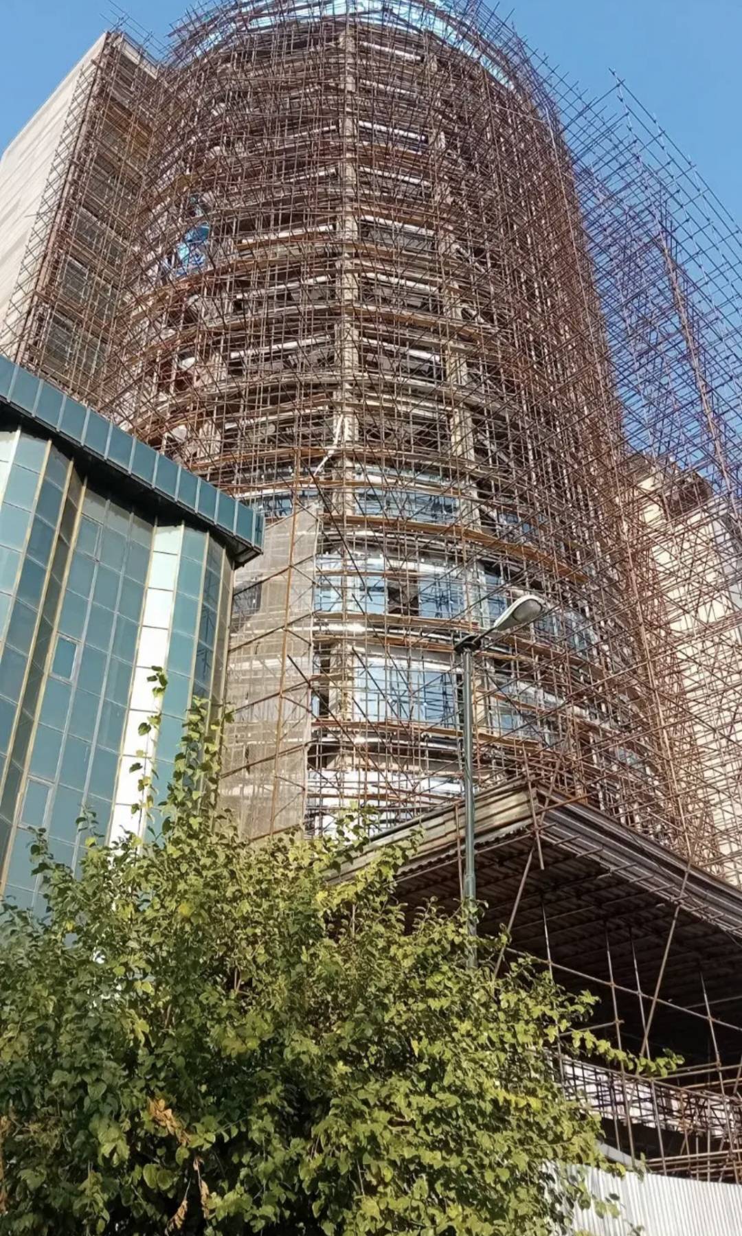 مشاهده آگهی طراحی و اجرای نمای مدرن ساختمان نماسازان مدرن در تنکابن در سامانه بهبود مشاغل