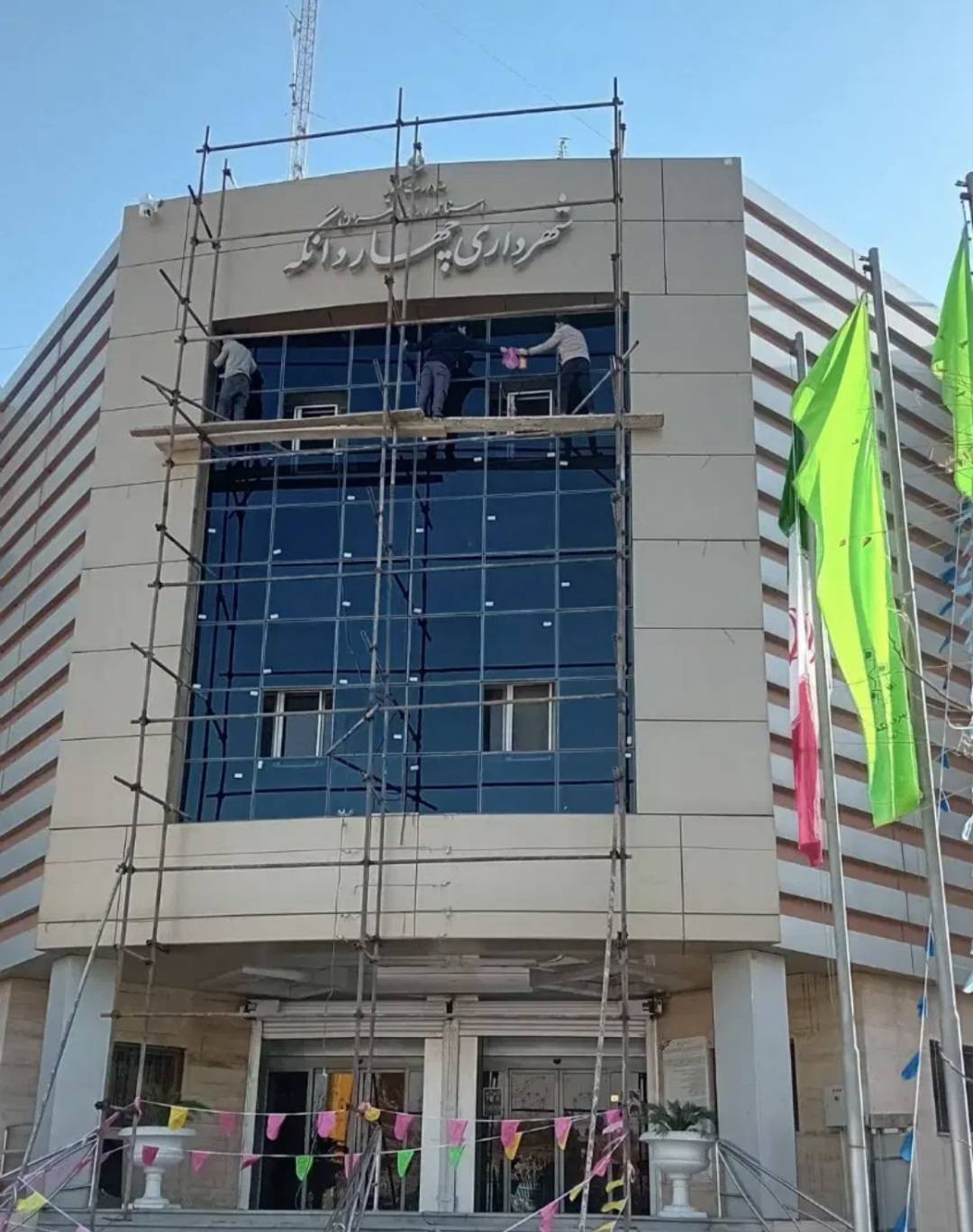 مشاهده آگهی طراحی و اجرای نمای مدرن ساختمان نماسازان مدرن در تنکابن در سامانه بهبود مشاغل