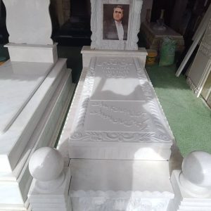 مشاهده ساخت و اجرای سنگ مزار بین الحرمین در کرمانشاه در سامانه بهبود مشاغل