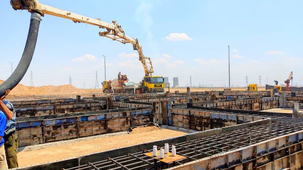 مشاهده آرماتوربندی و بتن ریزی کف منافی در قزوین در سامانه بهبود مشاغل