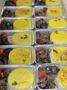 مشاهده تهیه و توزیع غذای عمده ریژان در معلم رشت در سامانه بهبود مشاغل