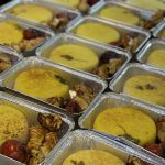 تهیه و توزیع غذای عمده ریژان در معلم رشت