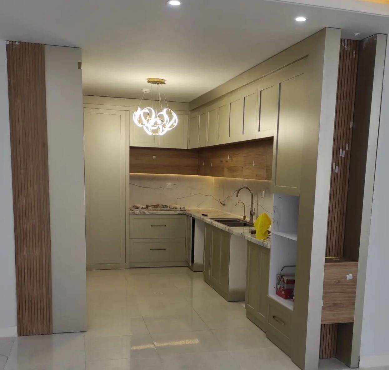مشاهده طراحی و اجرای کابینت دکوچوب در آب و برق مشهد در سامانه بهبود مشاغل